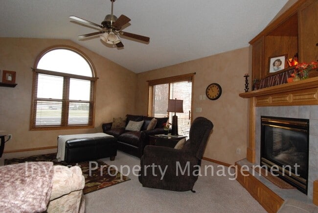 Photo - 21704 Rouillard Blvd