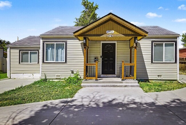 Building Photo - Charming Harvey Park Home with Large Yard & Fireplace