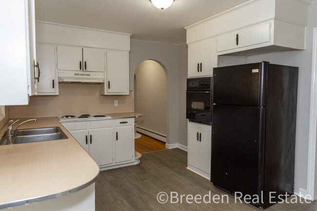 Photo - 300 Oakland Ave