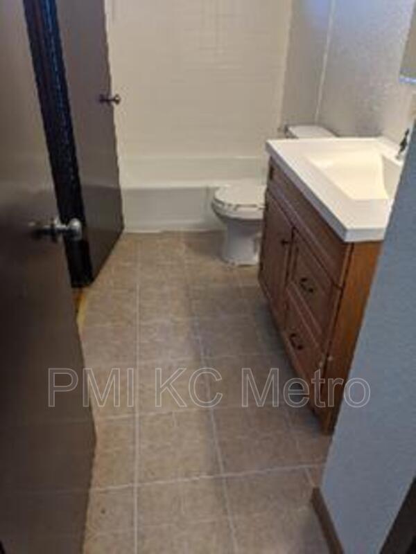 Photo - 11035 Stark Ave