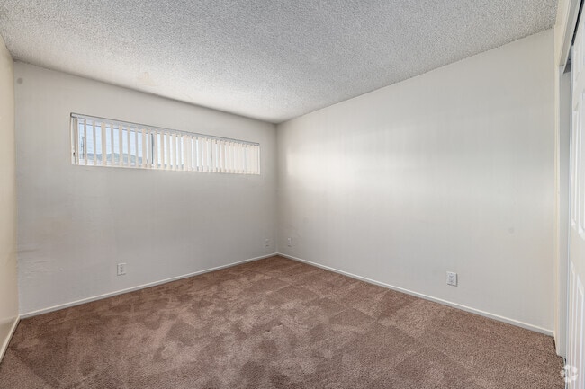 2BR, 2BA - 842SF - Second Bedroom