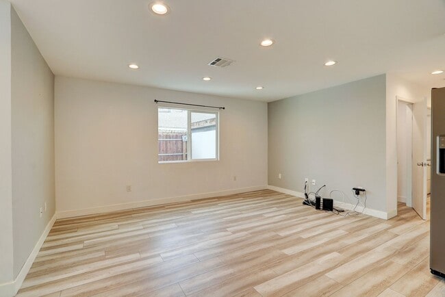 Photo - 7441 1/2 Beckford Avenue