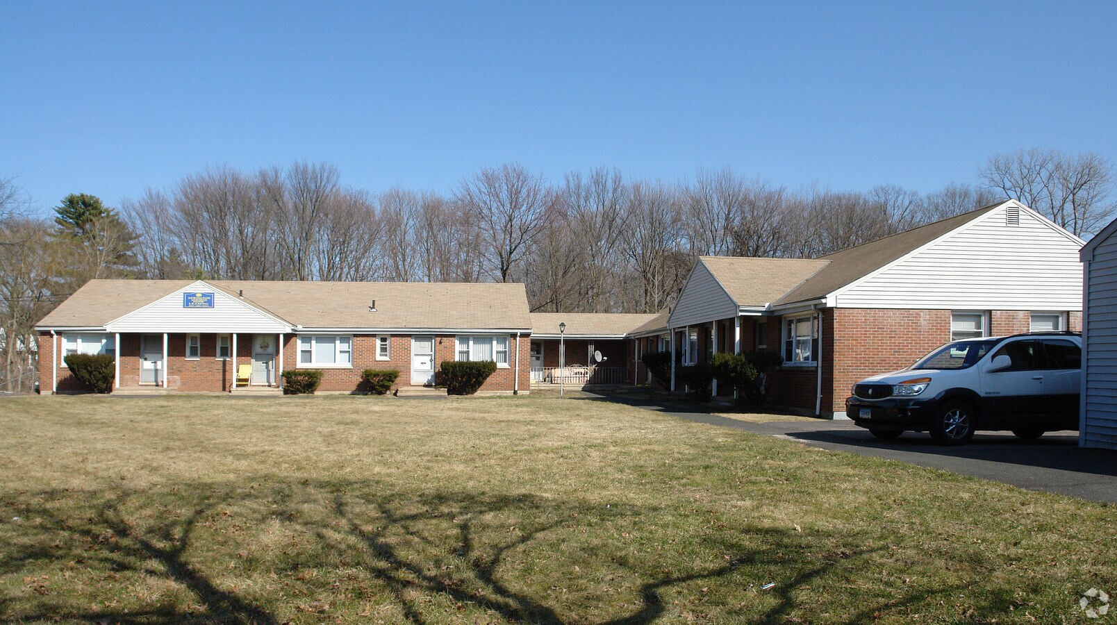Newington Estates - Newington Estates Apartments