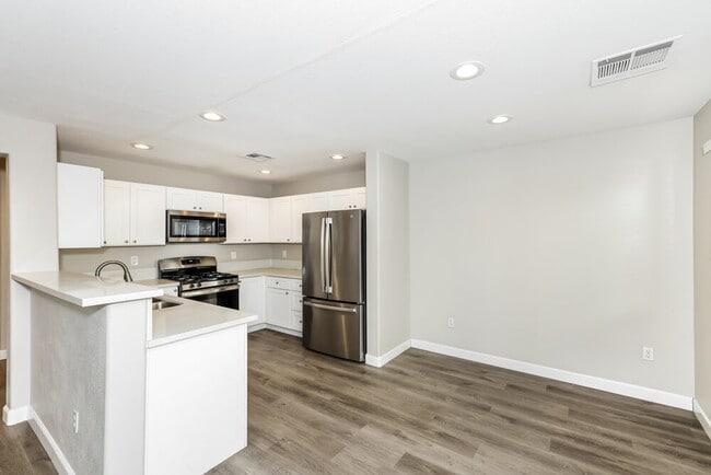 Photo - 9289 Hainsworth Ave