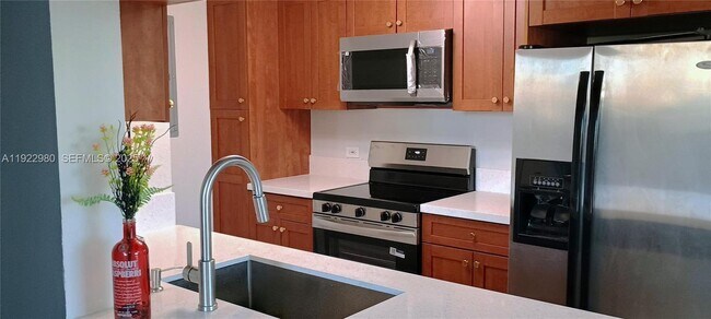 Building Photo - 36 NW 6th Ave Unit 706