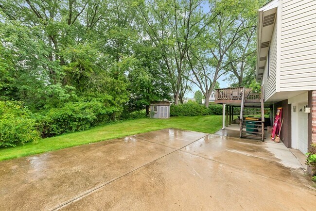 Photo - 236 Cresthaven Ln