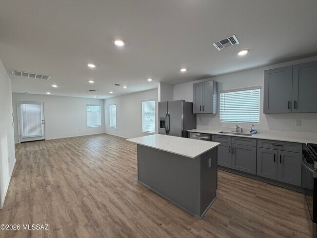 10443 W Guilford Ln