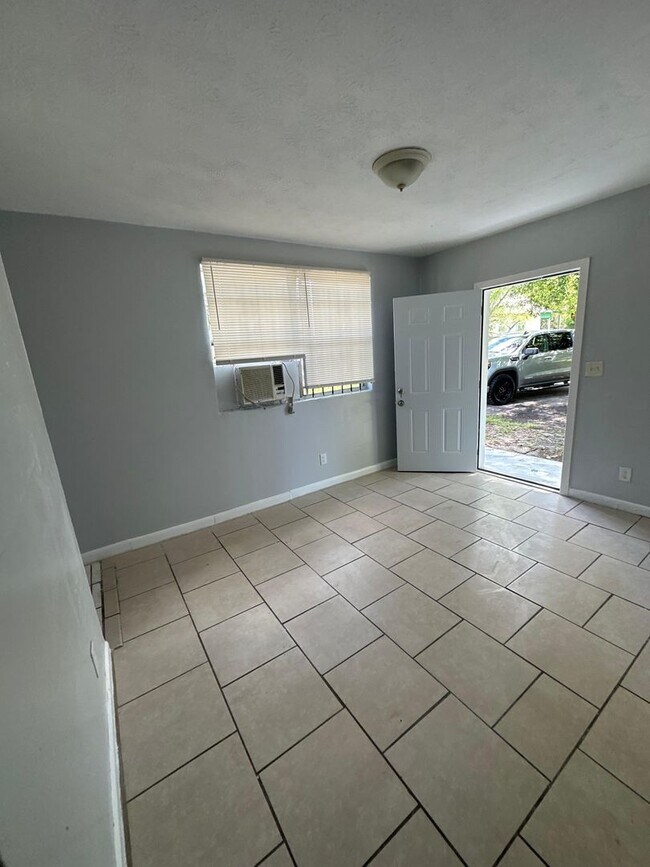 Building Photo - 1614/1616 W 3rd St. Unit 1614 Rental