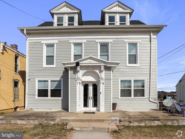 Building Photo - 16 Snyder Ave Unit 1ST FLOOR Rental