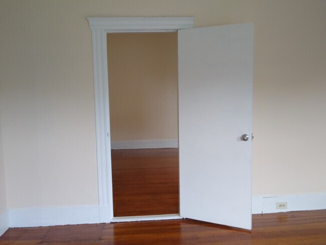 Photo - 1 Gold Star Pl Unit 1