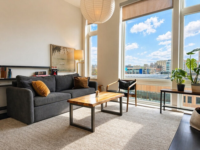 Building Photo - 550 W Juneau Ave