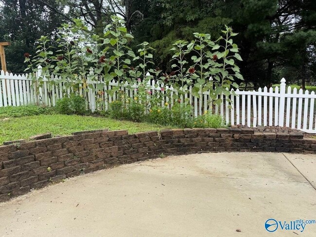 Photo - 102 Huntington Rd