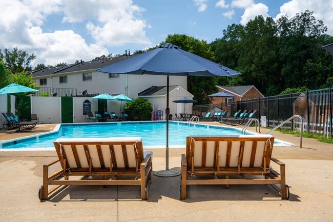 Blue Ridge Crossing Apartments & Townhomes
