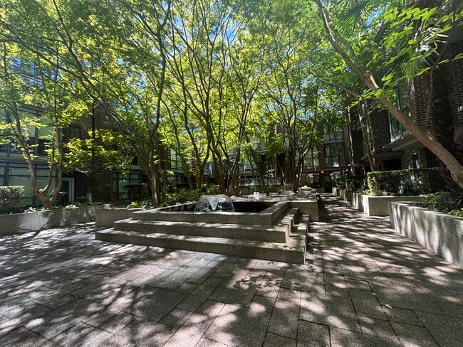 Photo - 1068 Hornby St