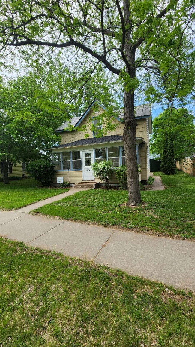 4+ Bedroom Home Near Local Schools and Par... - 4+ Bedroom Home Near Local Schools and Par...