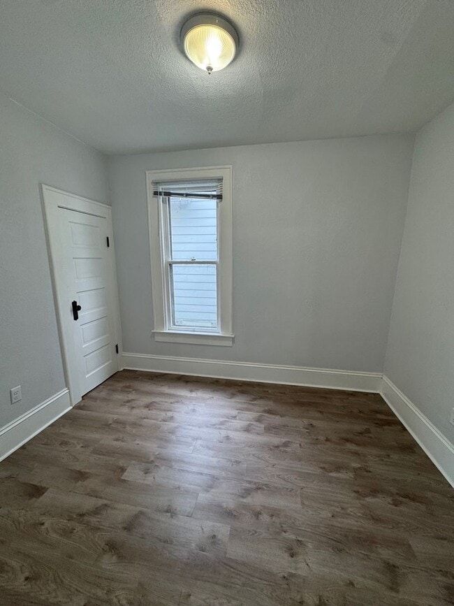 Photo - 1018 St Marys Ave