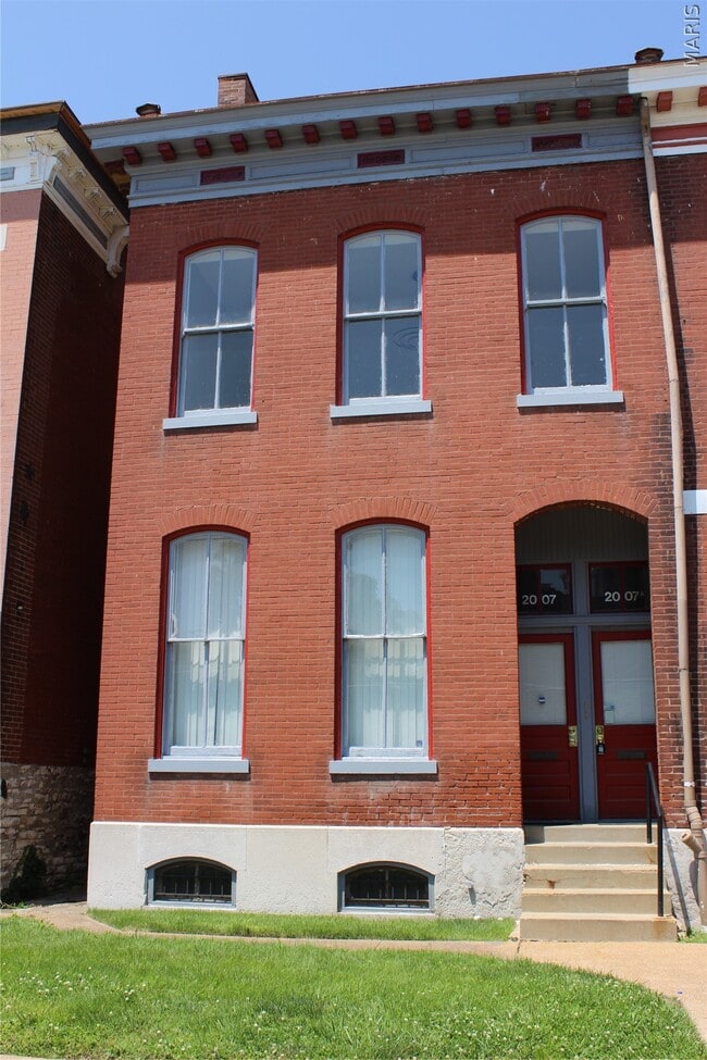 Building Photo - 2007 California Ave Unit A