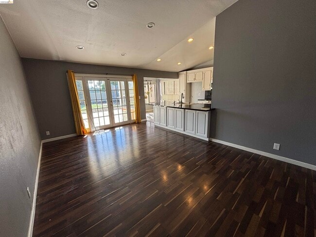 Photo - 5250 Riverlake Rd