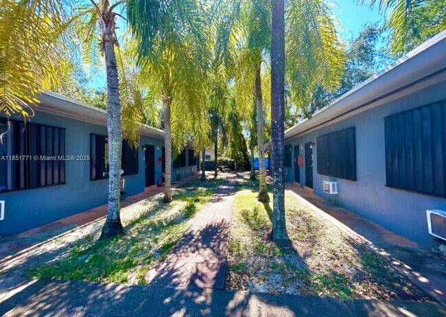 Building Photo - 30 NW 71st St Unit 4 Rental