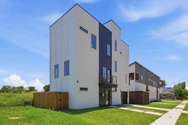 Photo - Modern West Dallas Home with Rooftop Views Near Downtown - Fully Furnished Optional