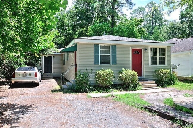 Building Photo - 57468 Cedar Ave Unit B Rental