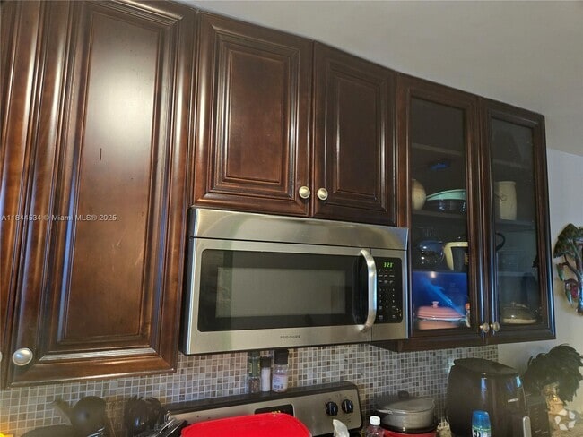 Building Photo - 115 Royal Pk Dr Unit 2H Rental