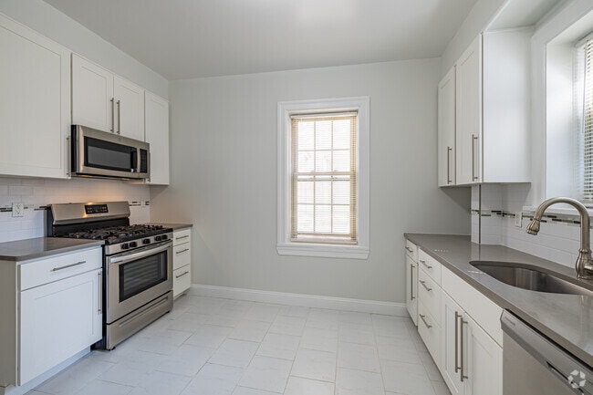 1BR, 1BA, w/Dining Area - 700SF - Kitchen