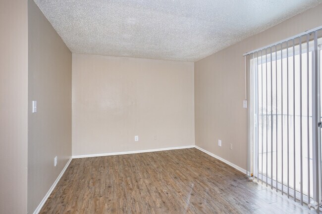 2BR, 1BA - 826SF - Living Room - Village Of Greenbriar