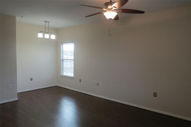 Building Photo - For Lease 1st Floor Unit | 2 Bed, 1 Bath | 860 Sq Ft | Southland Terrace Community |