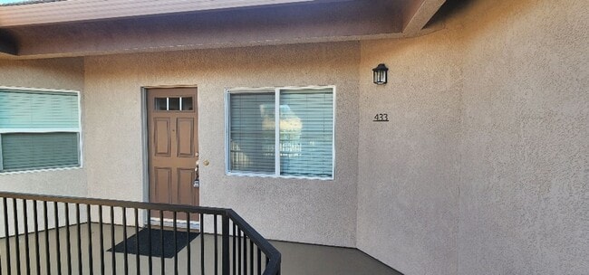 Building Photo - Now Available – Freshly Updated 2-Bedroom,... Rental
