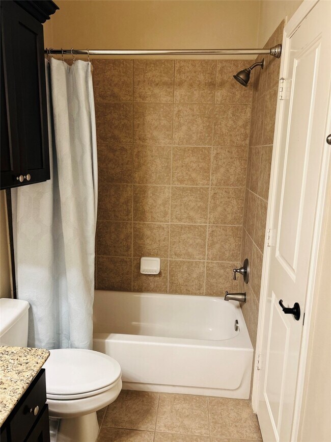 Building Photo - 1049 W 22nd St Unit H