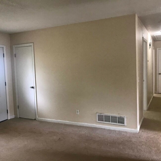 Living Room - 18A Apple Valley Ct Townhome