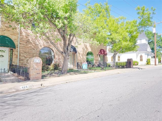 Photo - 422 W Oak St