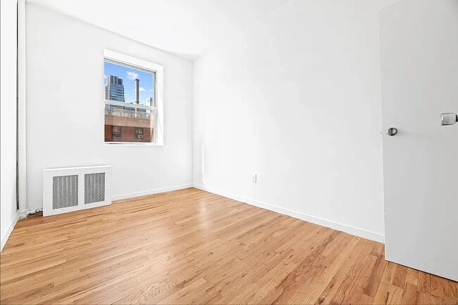 239 W 63rd St Unidad 2A