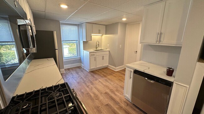 Kitchen - 59 Railroad Ave Unit 3B