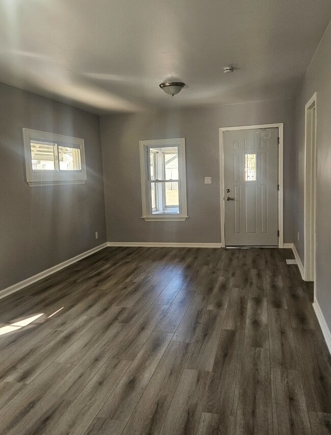 Photo - 733 Schomer Ave