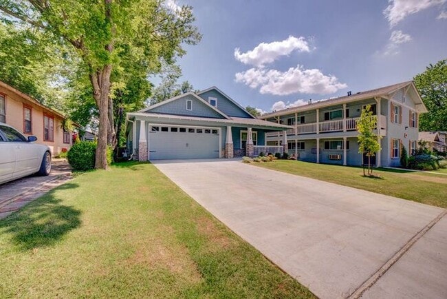 Photo - 4/2.5/2 Home! Rare Find!