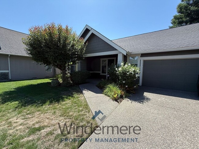 Building Photo - 702 SE Creekside Dr Rental