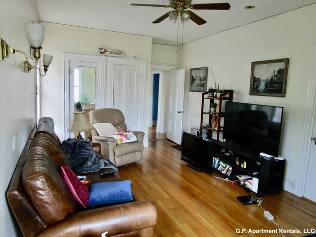 Photo - 227 Walnut St