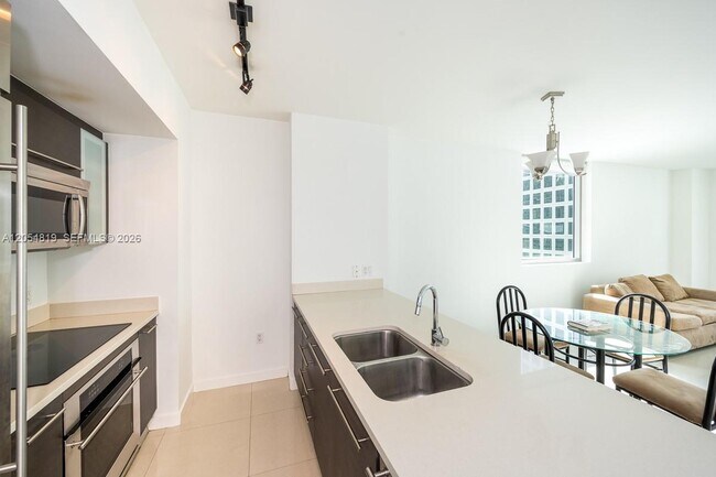 Photo - 55 SE 6th St Unidad 2210