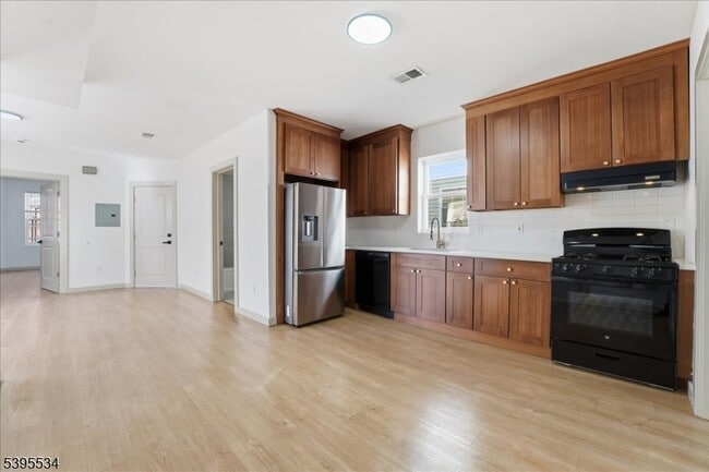 Building Photo - 260 S 10th St Unit 2