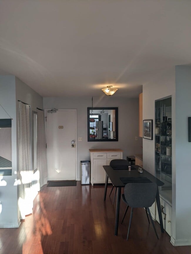 Photo - 3900 N Pine Grove Ave Unit 704