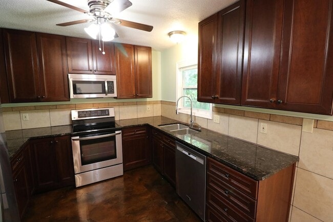 Photo - 4225 Oak Ln