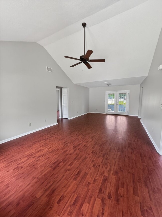 Photo - RATE DROP ALERT (was $2100/month) and MOVE-IN SPECIAL: $500 OFF 1ST MONTH'S RENT!**