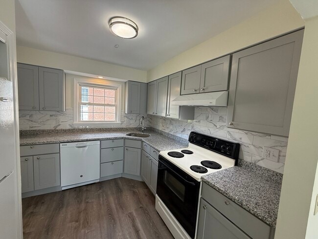 Building Photo - 8-10-10 Essex St Unit 5