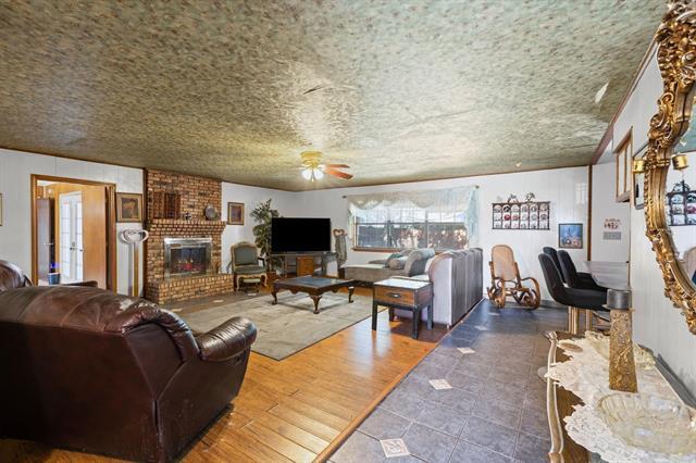 Photo - 100 Yorkshire Dr