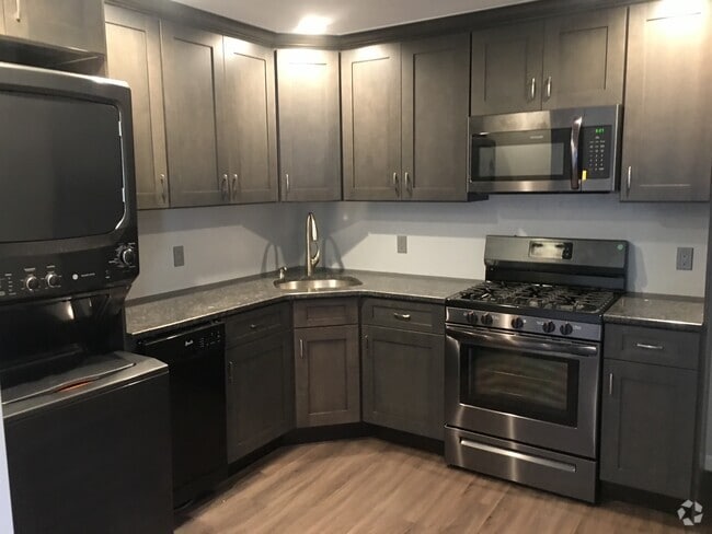 Building Photo - 55 Woodhull Rd Unit upper Rental