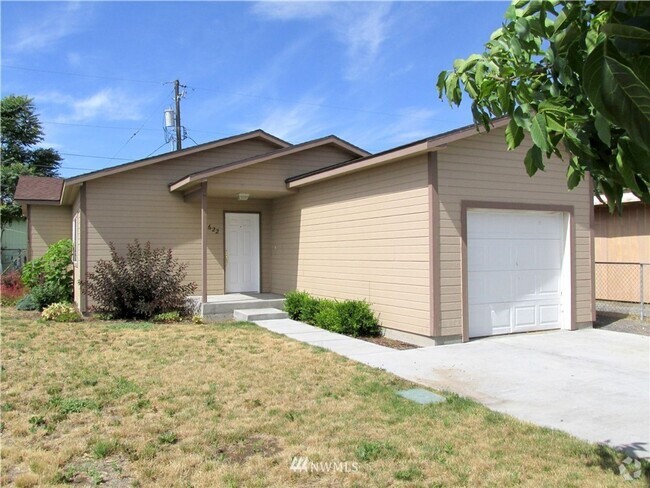 Building Photo - 2 Bed 2 Bath Home on Corner!