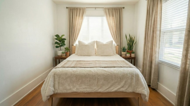 Building Photo - 1450 Palm St Unit A - Front House