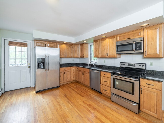 Photo - 21 Simpaug Turnpike